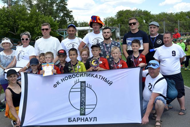 Победители из "Новосиликатного". Фото: Александр Кривоножко