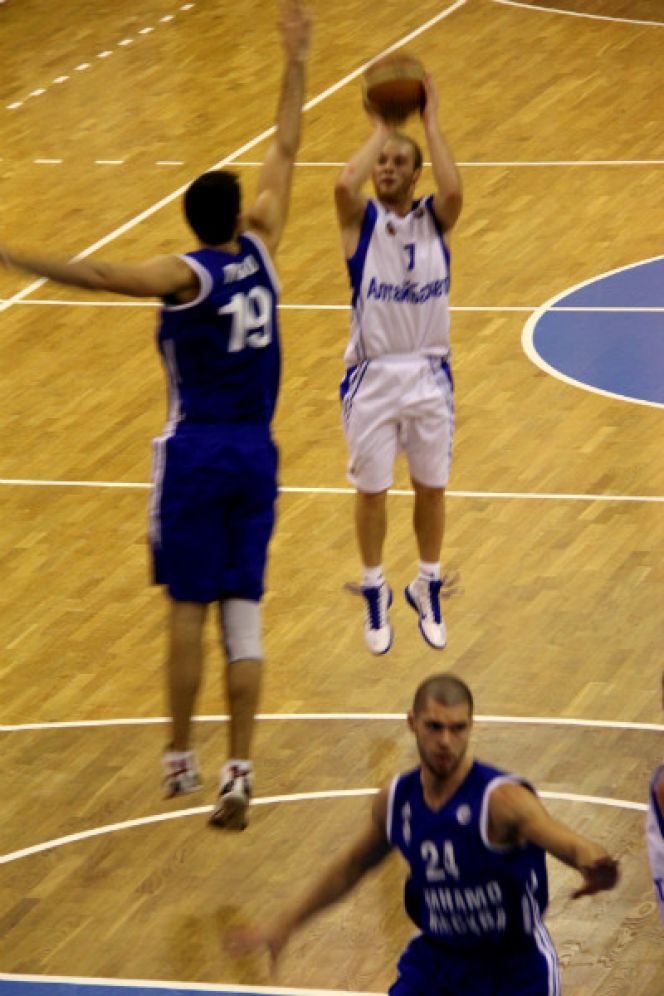 «АлтайБаскет» на своём паркете обыграл московское «Динамо» – 70:56 (фото).