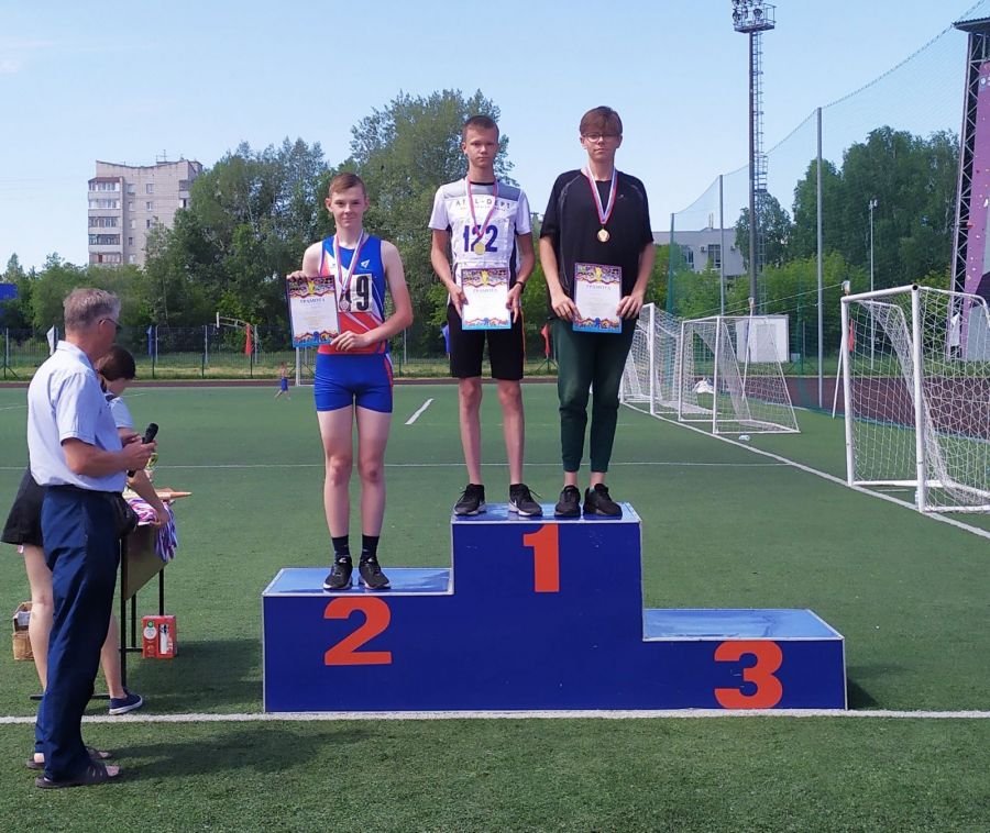 Победителями краевых соревнований по лёгкой атлетике XLII Спартакиады спортивных школ Алтайского края среди спортсменов до 16 лет стали юноши Краевой СШОР и девушки СШОР-2 города Барнаула 