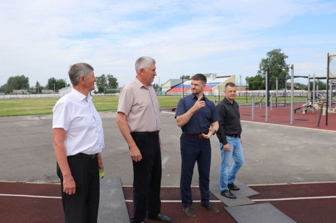 Добро пожаловать! Комиссия регионального минспорта проверила готовность спортивных объектов Мамонтово к 42-й олимпиаде сельских спортсменов края