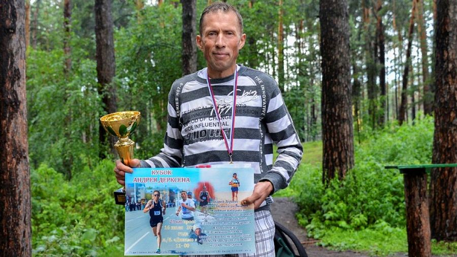 	Трёхкратный победитель марафона в песках Марокко Андрей Дерксен