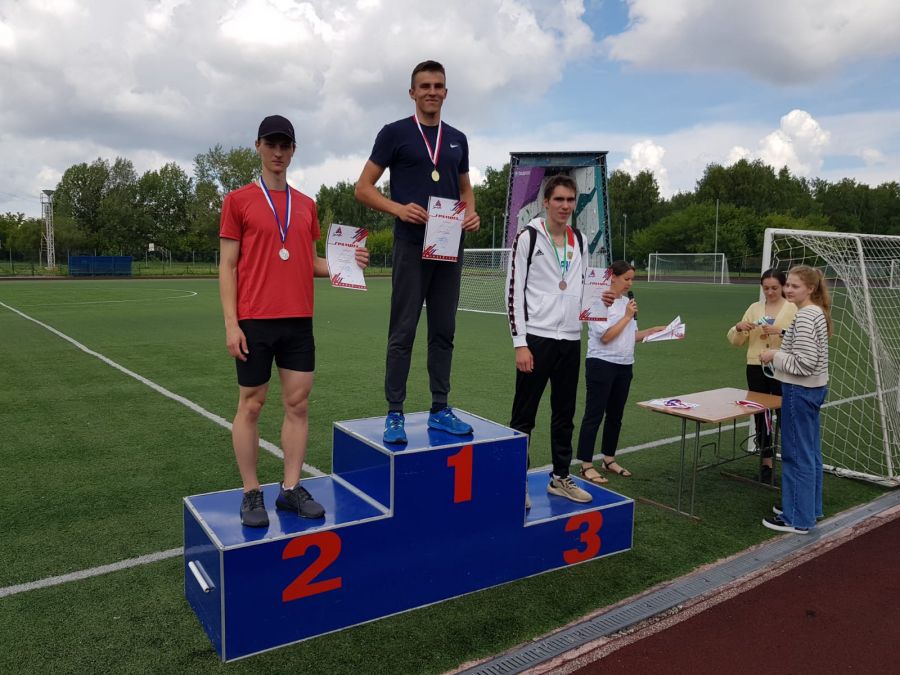 В Барнауле состоялись краевые соревнования "Кубок Алтайского училища олимпийского резерва" с участием взрослых спортсменов