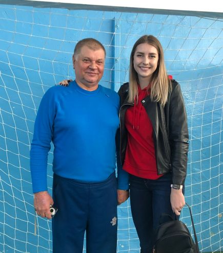 Екатерина Пипунырова и её первый тренер Николай Гладских