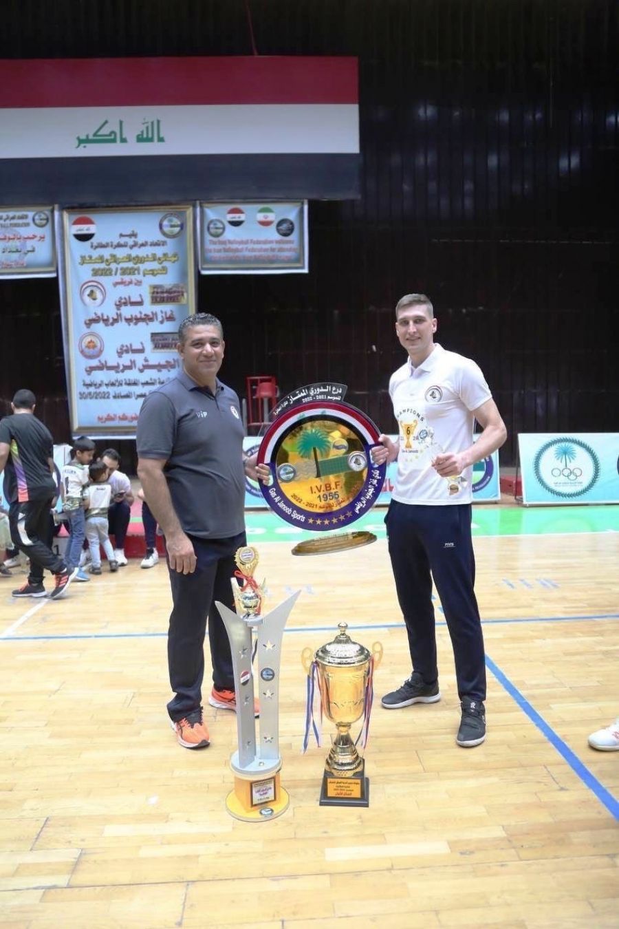 Карпенко и главный тренер команды с трофеями минувшего сезона