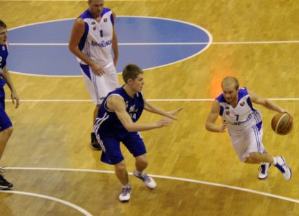 «АлтайБаскет» на своём паркете обыграл московское «Динамо» – 70:56 (фото).