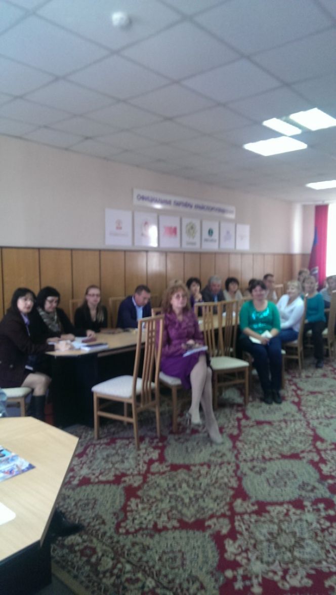 Консультанты контрольного отдела секретариата губернатора Алтайского края провели в крайспортуправлении совещание-учёбу по работе с указами и поручениями Президента РФ.  