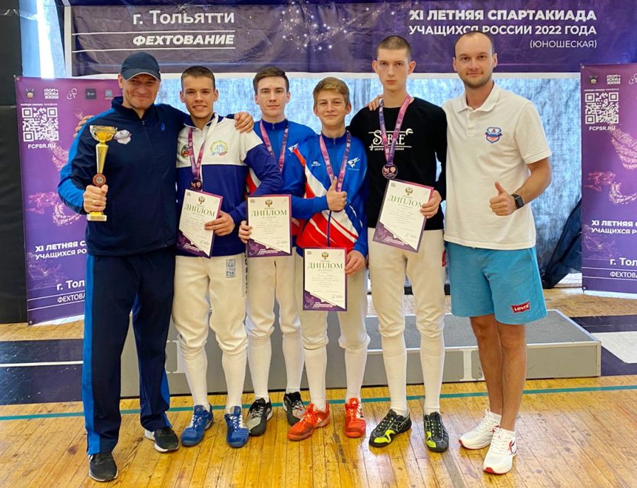 Бронзовый квартет с тренерами Валерианом Феоктистовым и Данилом Бубенчиковым