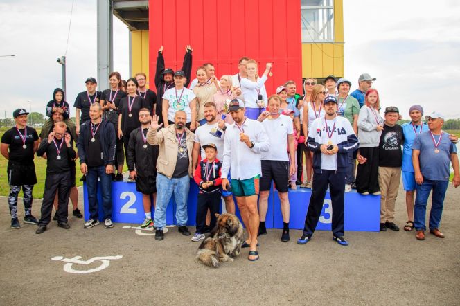 Меняем перья на вёсла!  В Барнауле прошёл Кубок журналистов Алтайского края по гребле на лодках «Дракон»