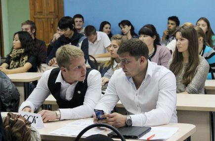 Гордо реет "Буревестник"