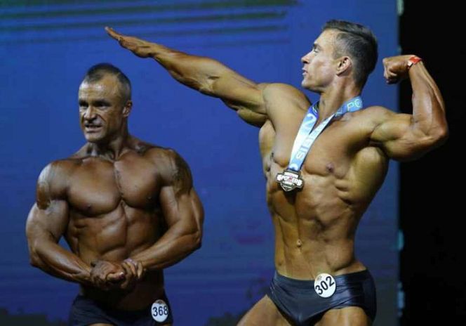 Барс для Шойгу: бодибилдер Антон Овдин утром создаёт скульптуры, а вечером идёт на тренировку