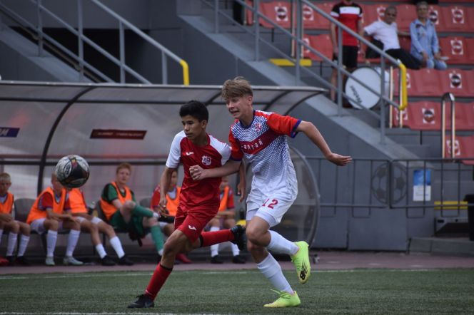 Фрагменты матча "Челябинск-ОСШ" - "Алтай". Фото: ЮФЛ Сибирь