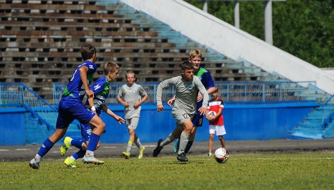 Фрагмент матча ЮФЛ Сибирь "Металлург-ЗапСиб" - "Новосибирск". Фото: ЮФЛ Сибирь