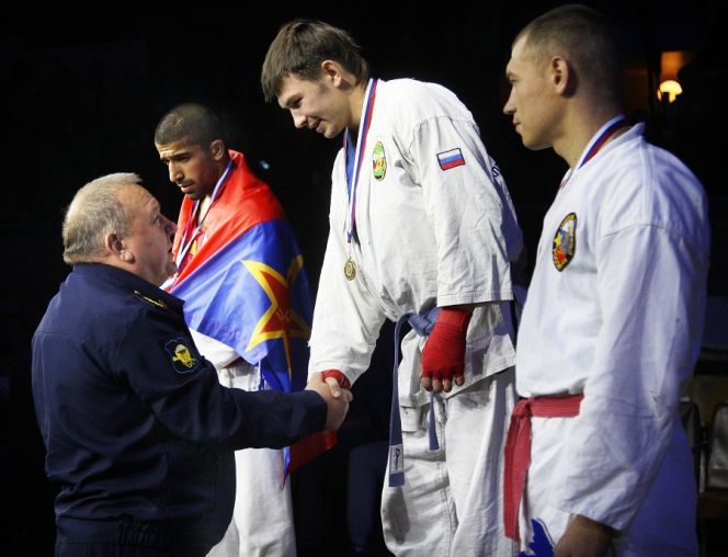 Сошлись в рукопашную