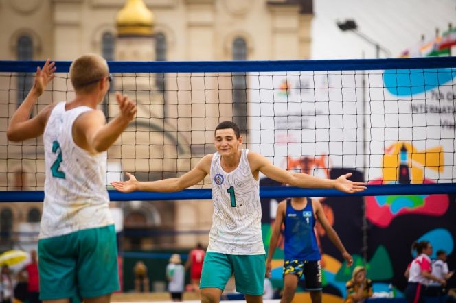 Игорь Нашталов (справа) и Ярослав Тарасов сыграют в финале Игр "Дети Азии"