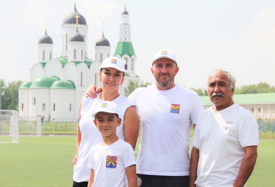 Семья Замятиных из Камня-на-Оби стала победителем краевого фестиваля ГТО. Фото: Александр Чёрный/"Алтайский спорт"