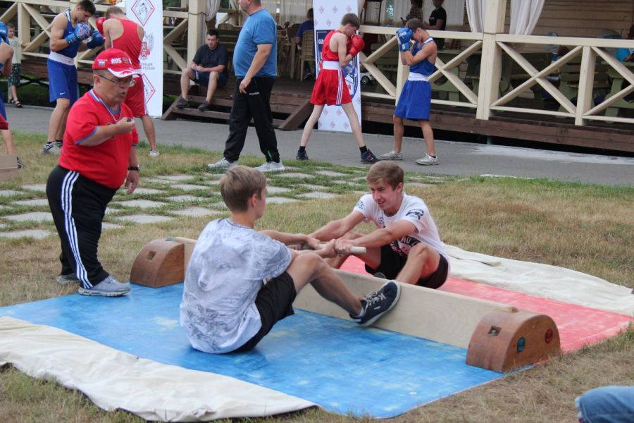 Соревнования по мас-рестлингу. Фото: Александр Чёрный/"Алтайский спорт"