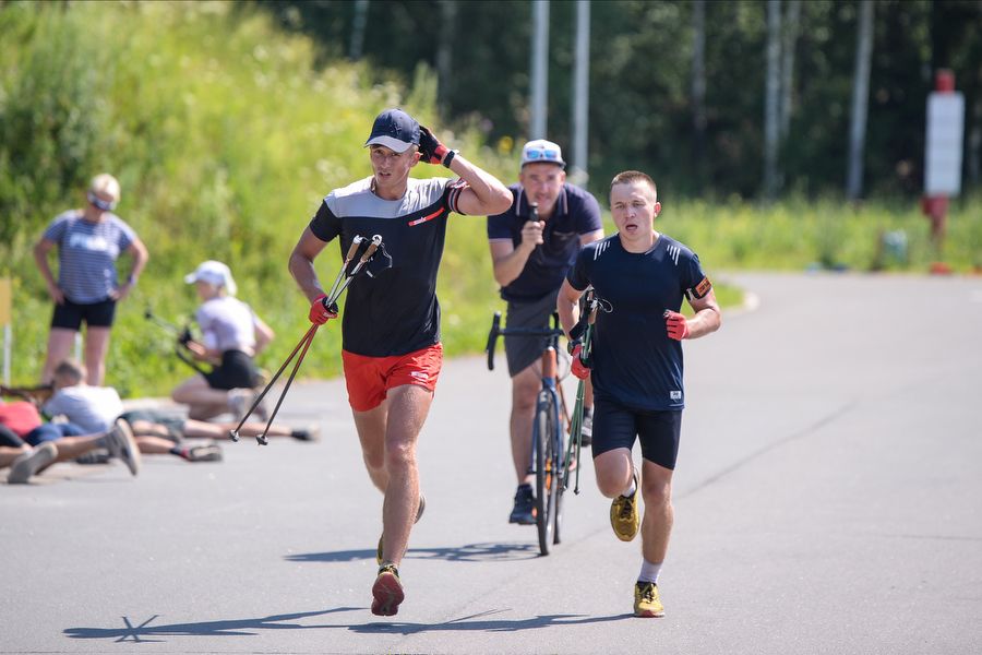 Карим Халили и Даниил Серохвостов тренируются под контролем Виталия Норицына. Фото: СБР