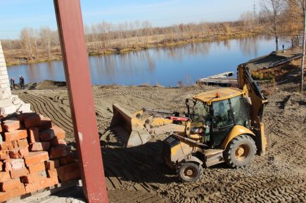 На строительной площадке СДЮШОР имени Константина Костенко по гребле на байдарках и каноэ состоялся пресс-тур для краевых средств массовой информации (фото).