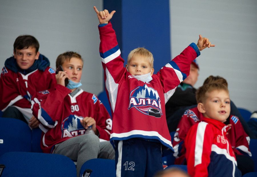 «Не хочу никого обманывать»: директор главной хоккейной команды Алтая — о новых целях, уходе спонсоров и кресле министра
