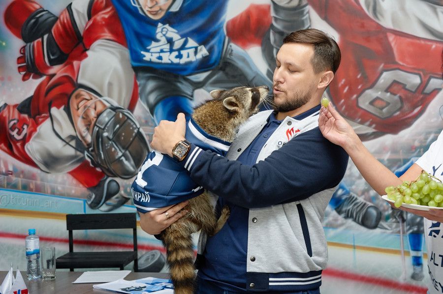 «Не хочу никого обманывать»: директор главной хоккейной команды Алтая — о новых целях, уходе спонсоров и кресле министра