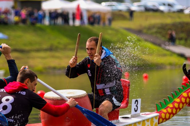 Сибирский кубок РЖД по гребле на лодках-драконах выиграла команда Барнаульского узла (фоторепортаж)