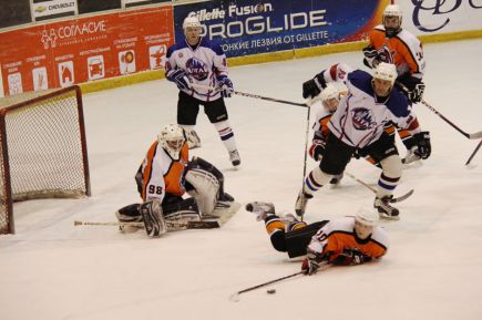 В повторном матче «Алтай» крупно обыграл нижнетагильский «Спутник-2» – 10:1 (фото).