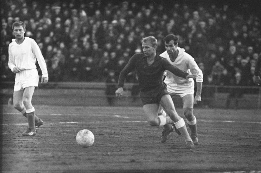 По системе Чистополова: легенда алтайского футбола проводит дворовые тренировки для детей