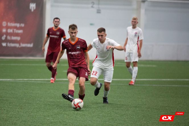 Фрагмент матча "Темп" - "Алтай". Фото: Владимир Мартынов