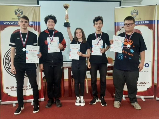 Сборная Алтайского края завоевала серебро командного первенства России до 19 лет по блицу
