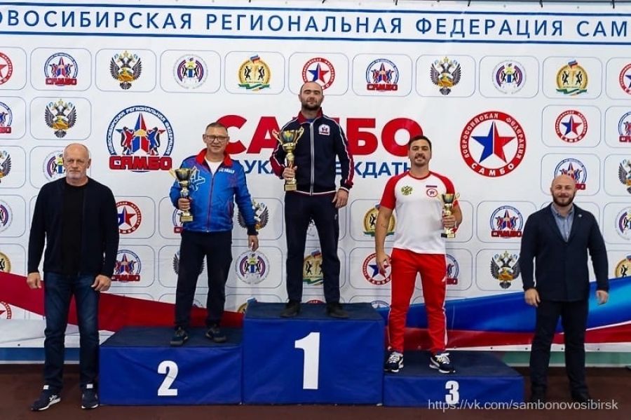 Юные самбисты края открыли сезон на межрегиональном турнире в Новосибирске