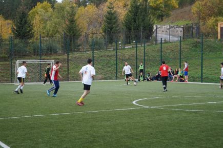 В рамках месячника пожилого человека в Белокурихе прошли соревнования по волейболу и мини-футболу.