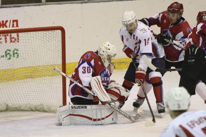 В очередном домашнем матче первенства ВХЛ "Алтай" проиграл саранской "Мордовии" со счетом 0:7.