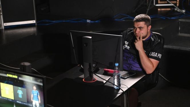 На виртуальной высоте. Как барнаульский киберспортсмен выступил на престижнейшем турнире страны по FIFA