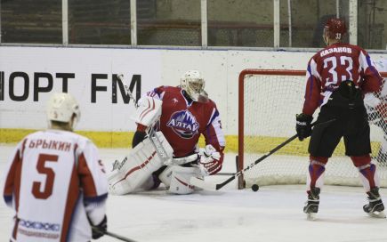В очередном домашнем матче первенства ВХЛ "Алтай" проиграл саранской "Мордовии" со счетом 0:7.