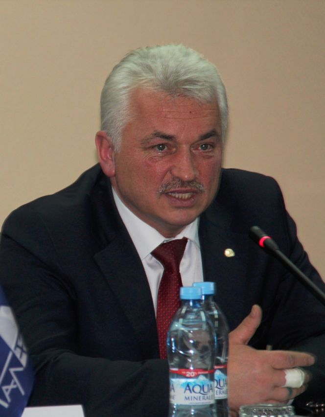 Алтайский край посетил президент Всероссийской и Европейской федераций самбо Сергей Елисеев. 