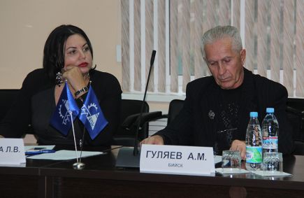 Алтайский край посетил президент Всероссийской и Европейской федераций самбо Сергей Елисеев. 