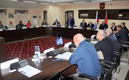 Алтайский край посетил президент Всероссийской и Европейской федераций самбо Сергей Елисеев. 