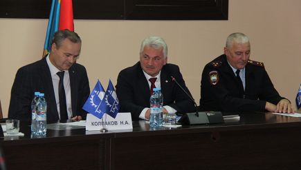 Алтайский край посетил президент Всероссийской и Европейской федераций самбо Сергей Елисеев. 