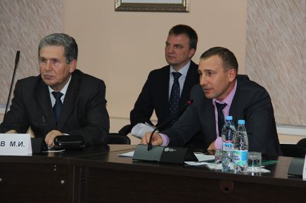 Алтайский край посетил президент Всероссийской и Европейской федераций самбо Сергей Елисеев. 