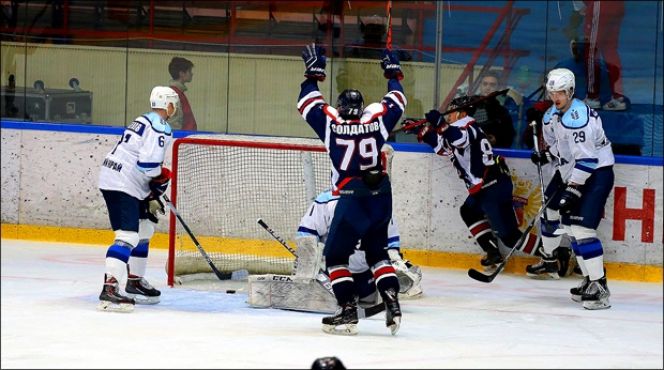 Хоккеисты «Динамо-Алтай» уступили саратовскому «Кристаллу» в матче открытия сезона первенства ВХЛ – 2:3 