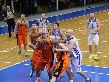 Повторный матч с ярославским "Буревестником" завершился победой алтайских баскетболистов - 72:55.