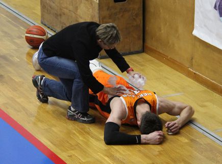 Повторный матч с ярославским "Буревестником" завершился победой алтайских баскетболистов - 72:55.