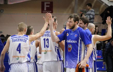 Повторный матч с ярославским "Буревестником" завершился победой алтайских баскетболистов - 72:55.