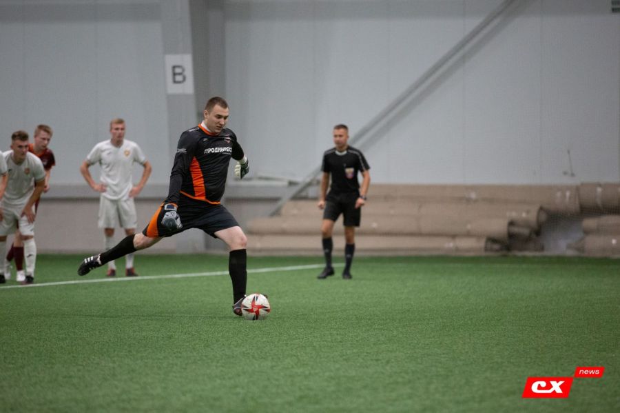 Фрагменты матча "Темп" - "Распадская" (1:3). Фото: Владимир Мартынов/CX News