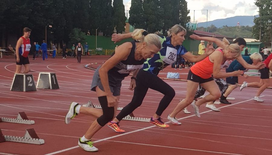 18 медалей на шестерых.  Любители бега Алтайского края выступили на чемпионате России среди ветеранов