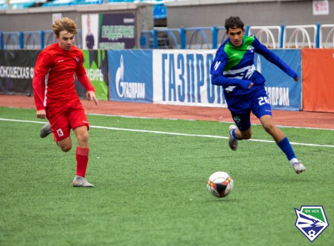 Фрагмент матча "Новосибирск" - "Алтай". Фото: ЮФЛ Сибирь