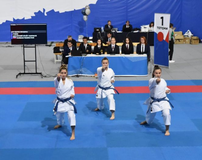 Победители в дисциплине ката-группа – Дарья Копылова, Варвара Дорофеева и Алина Рудикова  