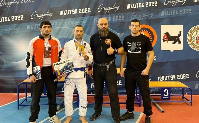 Четыре медали завоевали спортсмены Алтайского края на чемпионате Сибири по грэпплингу