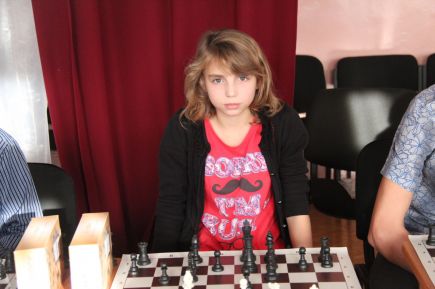 Исполнительный директор Российской шахматной федерации Марк Глуховский встретился с заместителем губернатора Алтайского края Даниилом Бессарабовым и посетил Барнаульский центр помощи детям №4.    