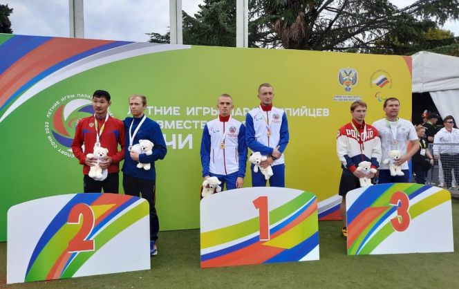 Церемония награждения призеров соревнований в беге на 400 метров